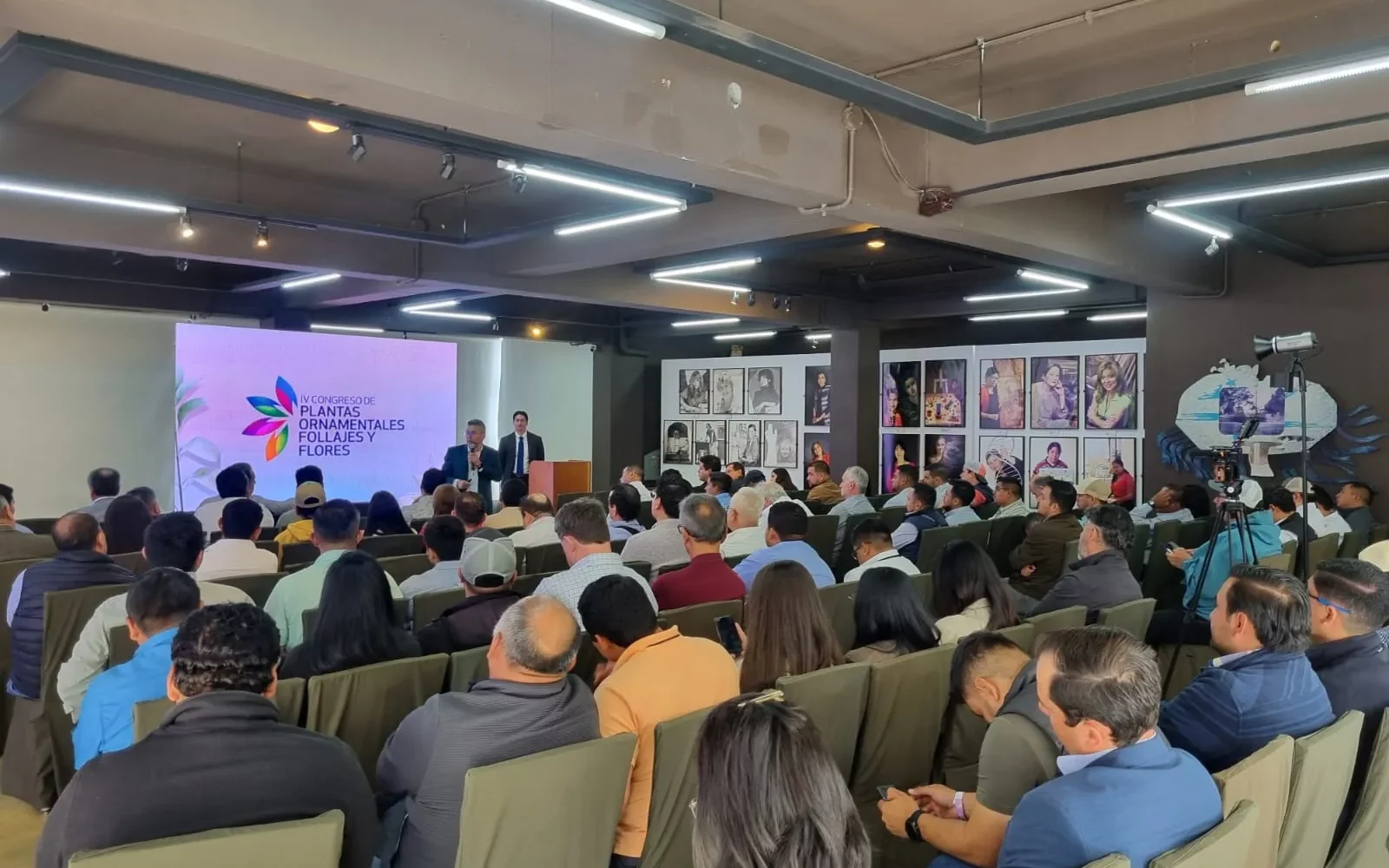 Salon conferencias 2